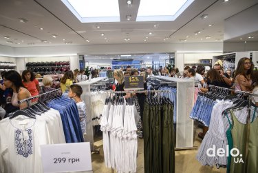 Фото 48 — Первый пошел: как флагманский магазин H&M в Lavina Mall открывали — фото