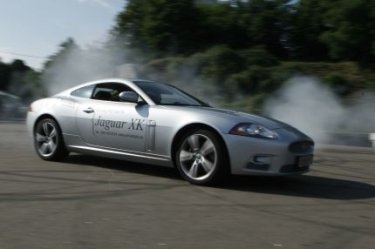 Фото 5 — Звездная болезнь - тест-драйв Jaguar XKR