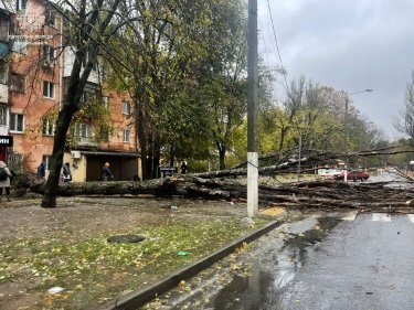 Фото 5 — Из-за непогоды в Украине заработал штаб по ликвидации ЧС на дорогах: самая проблемная - Одесская область (ФОТО)