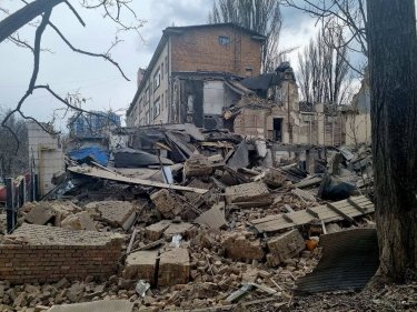 Фото 3 — Армія країни-агресора вдарила по Києву балістичними ракетами, є постраждалі (ФОТО)