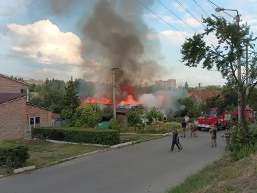 Фото 3 — Россияне в течение суток четыре раза обстреляли из "Ураганов" Бахмут: есть погибшие и раненые