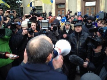 Фото 2 — Кернес вернулся в Харьков и устроил "миротворческое шоу" (обновлено)