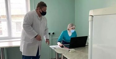 Фото 3 — В Украине началась вакцинация препаратом американской компании Pfizer (ФОТО, ВИДЕО)