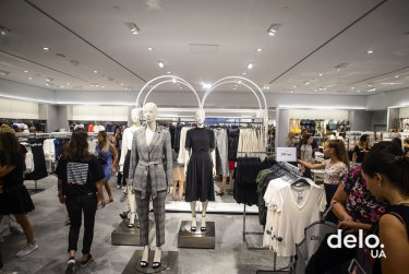 Фото 42 — Первый пошел: как флагманский магазин H&M в Lavina Mall открывали — фото