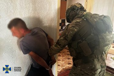 Фото 4 — В Черкассах задержали рэкетира, который "выбивал" деньги из семей погибших воинов ВСУ