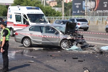 Фото 4 — В Киеве столкнулись Chevrolet и Skoda, четверо погибших (ФОТО, ВИДЕО)
