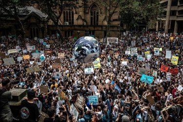 Фото 2 — Fridays for Future: Школьники по всему миру вышли на экологические страйки