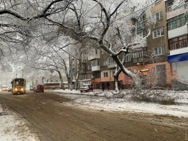 Фото 27 — На юг Украины обрушился снегопад, в Одессу закрыли въезд фурам (ФОТО, ВИДЕО)