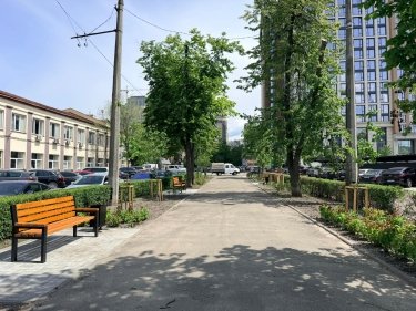 Фото 2 — У Києві замість МАФів облаштували нові мінісквери: де вони з'явилися