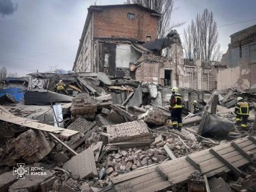 Фото 6 — Армія країни-агресора вдарила по Києву балістичними ракетами, є постраждалі (ФОТО)
