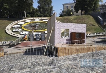 Фото 44 — В Киеве разгромили скандальную выставку на Аллее Небесной Сотни: есть задержанные (ФОТО)