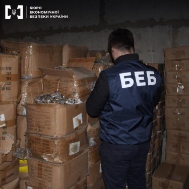 Фото 2 — БЕБ провело під Одесою нові обшуки у справі про виробництво контрафактної парфумерії: що знайшли (ФОТО)
