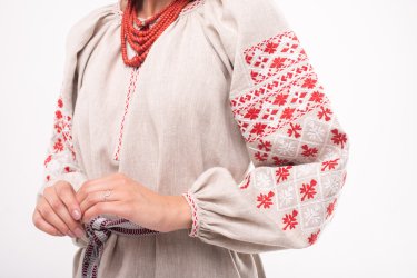 Фото 3 — Від хобі до бізнесу: як любов до вишиванок та колекція в кілька тисяч експонатів переросла у запуск власного бренду