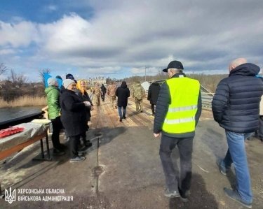 Фото 4 — На Херсонщині встановили ще один тимчасовий міст через Інгулець (ФОТО)