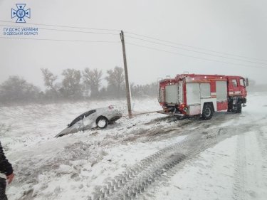 Фото 3 — Непогода в Украине: перекрыты некоторые автодороги, в 17 областях обесточены населенные пункты (обновляется)