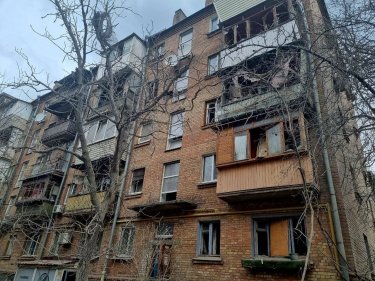 Фото 2 — Армія країни-агресора вдарила по Києву балістичними ракетами, є постраждалі (ФОТО)