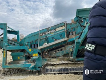 Фото 3 — ДБР обшукує житло та підприємства родичів Медведчука та Козака у Львівській області (ФОТО)