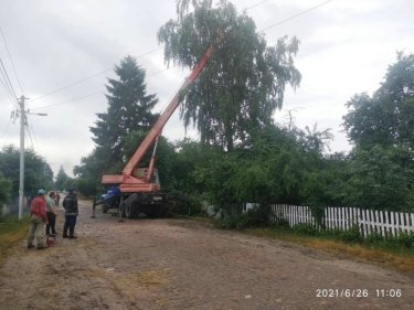 Фото 2 — Непогода в Украине: два человека пострадали, 393 населенных пункта обесточены (ФОТО)
