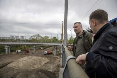 Фото 2 — Кличко озвучив термін запуску Подільського мосту для автівок (ФОТО)