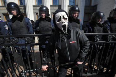 Фото 10 — Политические итоги дня: Митинги и оппозиция не помогли Киеву с выборами