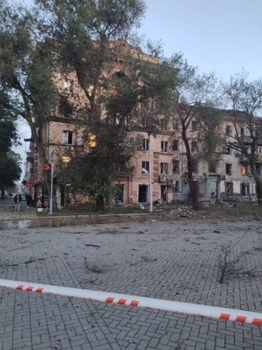 Фото 5 — Число погибших в результате ударов РФ по жилым домам Запорожья 6 октября выросло до 14