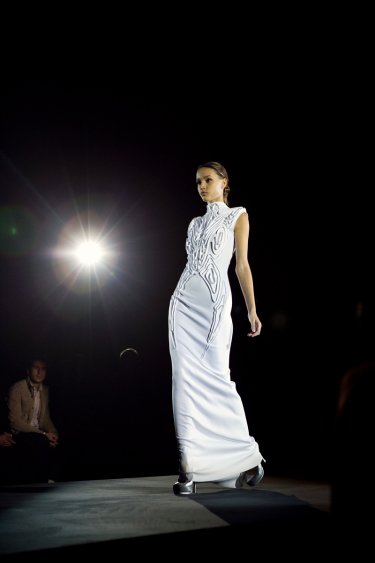 Фото 12 — Ольга Громова объяснила, зачем сожгла на глазах у публики сделанную с помощью лазера коллекцию (ФОТО)