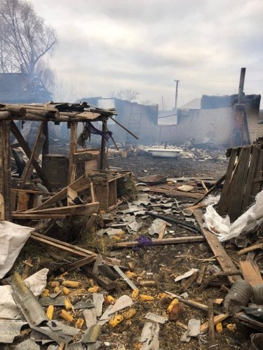 Фото 7 — На Сумщине обстрелом из РФ разрушен дом в пограничном себе: внутри чудом выжил парень (ФОТО)