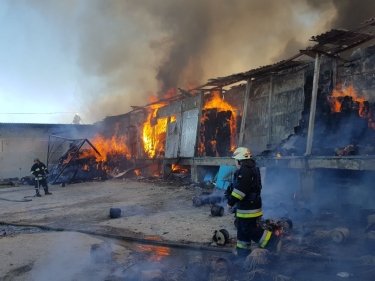 Фото 2 — Под Харьковом из-за обстрела произошел масштабный пожар с жертвами (ФОТО)