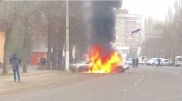 Фото 3 — В центре Мелитополя взорвали автомобиль: один коллаборант остался без ноги (ФОТО)