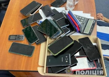 Фото 3 — Полиция накрыла коллекторов, выбивавших долги от имени НАПК и с угрозой порнорассылки
