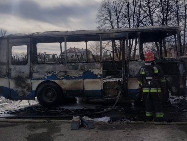 Фото 2 — Во Львовской области загорелся во время движения и дотла сгорел автобус (ФОТО)