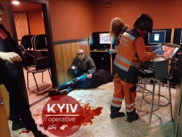 Фото 2 — В Киеве произошла кровавая резня в лотерейном зале на Подоле: появились подробности ЧП