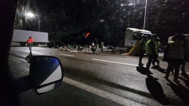 Фото 7 — Польские протестующие после возобновления движения снова перекрыли трассу у КПП "Дорогуск" (ФОТО, ВИДЕО)