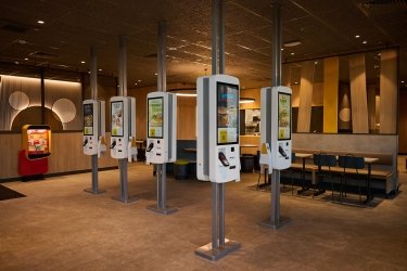 Фото 2 — У Києві відкрили новий McDonald’s на Позняках: який графік роботи