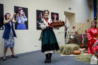 Фото 5 — ArtHub. В Киеве состоялся показ традиционной украинской женской одежды (фото)