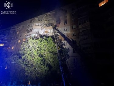 Фото 25 — В Одессе три человека погибли из-за попадания обломков дрона в многоэтажку (ФОТО, ВИДЕО)