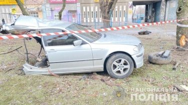 Фото 3 — В Запорожье BMW разорвало пополам, есть погибший (ФОТО, ВИДЕО)