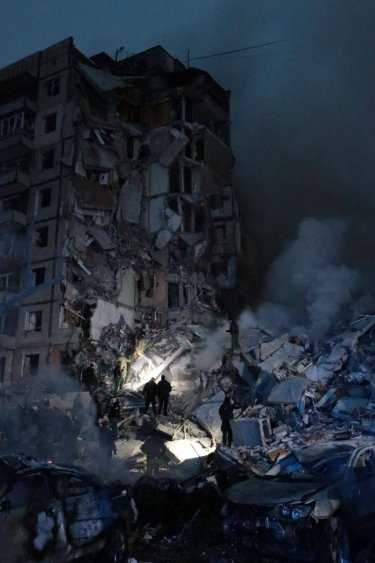 Фото 16 — В Днепре россияне ударили ракетой по многоэтажке - разрушили один подъезд, 12 человек погибли