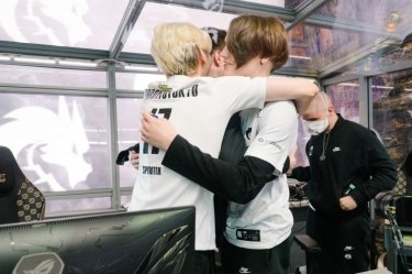 Фото 5 — Крупнейший киберспортивный турнир в истории выиграла команда с украинцами. Приз — $18 млн