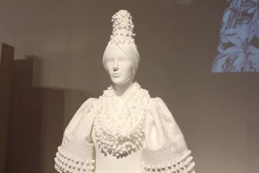 Фото 29 — Ukrainian Fashion Week відкрила 50-й сезон: на честь ювілею на подіум повернулися Бизов та Анісімов