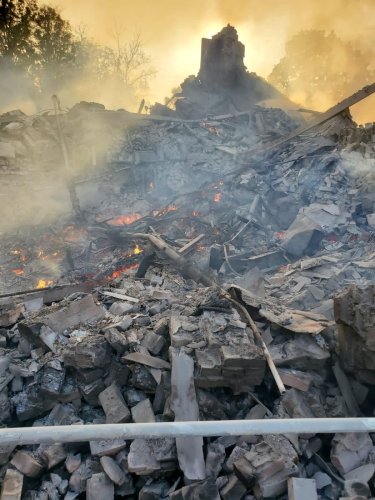 Фото 7 — Россия нанесла авиаудар по школе в Луганской области — погибли 60 человек