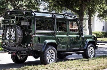 Фото 3 — В США разработали Land Rover с двигателем от Chevrolet и мини-баром в багажнике (ФОТО)