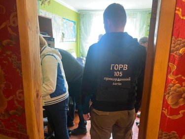 Фото 3 — В Чернігові викрили "бізнес" з вивозу чоловіків з України в якості водіїв автобусів (ФОТО)