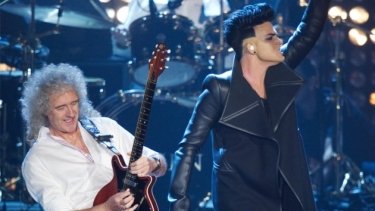 Фото 2 — Перед концертом Элтона Джона и Queen на Евро 2012 установят девять дополнительных экранов