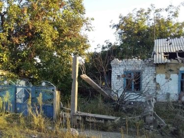 Фото 2 — Россияне сбрасывают авиабомбы на Донецкую область: есть жертвы и разрушения (ФОТО)