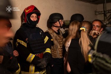 Фото 4 — РФ атакувала Київ дронами та ракетами: пошкоджені будинки та залізнична інфраструктура (ФОТО)