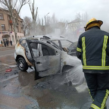 Фото 2 — В центре Мелитополя взорвали автомобиль: один коллаборант остался без ноги (ФОТО)