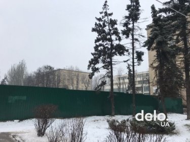 Фото 5 — В Киеве уничтожают сквер "Слава танкистам": КГГА обратилась в полицию (ФОТО)