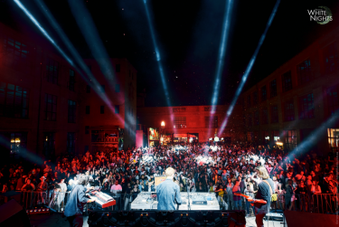 Фото 3 — В этом году было как никогда много зарубежных туристов — Роман Тугашев, "Белые ночи"