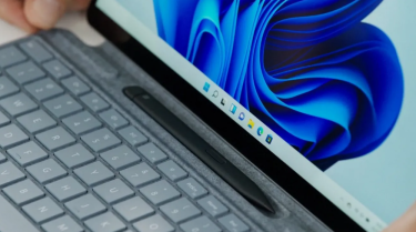 Фото 3 — Surface Pro 8, телефон с двумя экранами и эко-мышка. Microsoft представил новые продукты